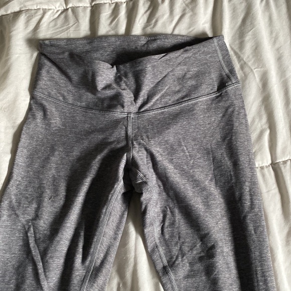 Lulu lemon Grey leggings - Picture 2 of 3
